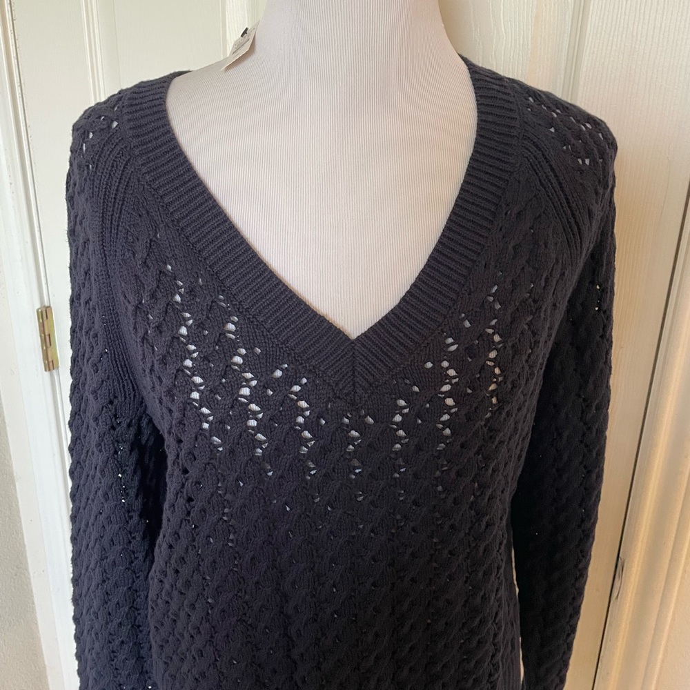 Talbots Navy V-Neck Summer Sweater with Elegant Knit Pattern